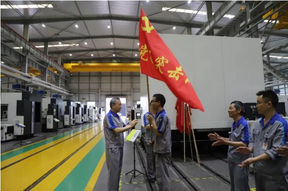 重庆机床集团:装配二支部成立党员突击队并举行授旗仪式 重庆机床集团:装配二支部成立党员突击队并举行授旗仪式