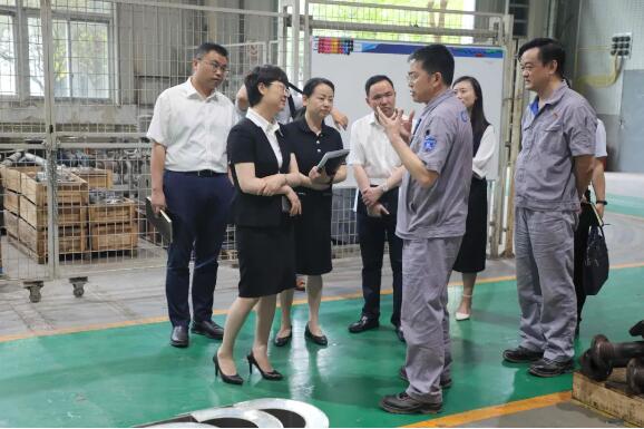 沙坪坝区委常委、组织部部长陈英到重泵调研 沙坪坝区委常委、组织部部长陈英到重泵调研