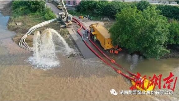 圖為大流量兩棲機動應急搶險泵車。
