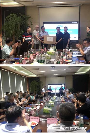 协会赠送德恩精工礼物照片 协会赠送德恩精工礼物照片