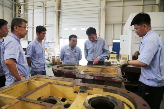 秦川集团严鉴铂董事长深入本部生产一线调研指导工作