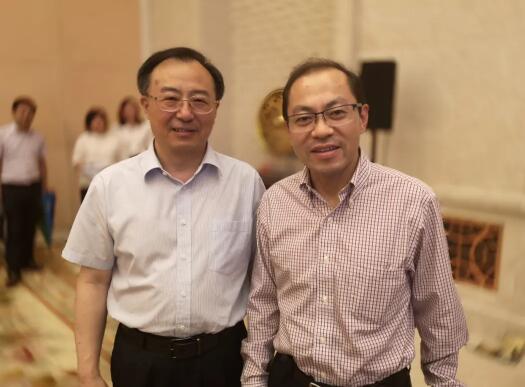 左为江苏省省长吴政隆 右为艾默生流量业务亚太区运营副总裁朱良文