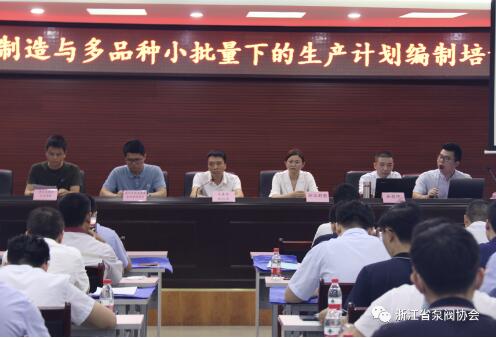 永嘉縣經信局投資科科長應曉勇講話