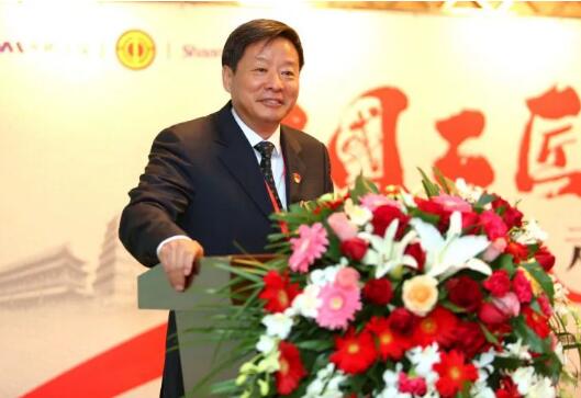 中国机械工业企业管理协会常务副会长杨一平在开幕式上致辞