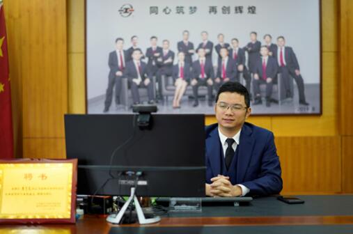 董事长黄子龙作精彩报告 董事长黄子龙作精彩报告