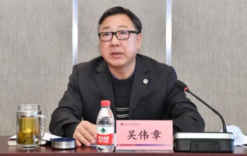 哈电集团党委副书记、总经理吴伟章出席会议并讲话。