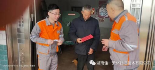 面对我们的关心,老人家有些梗咽...... 面对我们的关心,老人家有些梗咽......