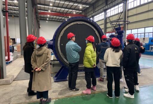 上海华东电力设计院设计人员到上海阀门五厂参观交流
