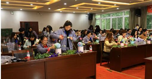 重庆水泵市场系统分工会举办插花体验活动 重庆水泵市场系统分工会举办插花体验活动