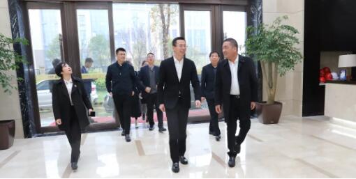 溫州市科技局領(lǐng)導(dǎo)一行蒞臨良工閥門集團(tuán)調(diào)研指導(dǎo)工作