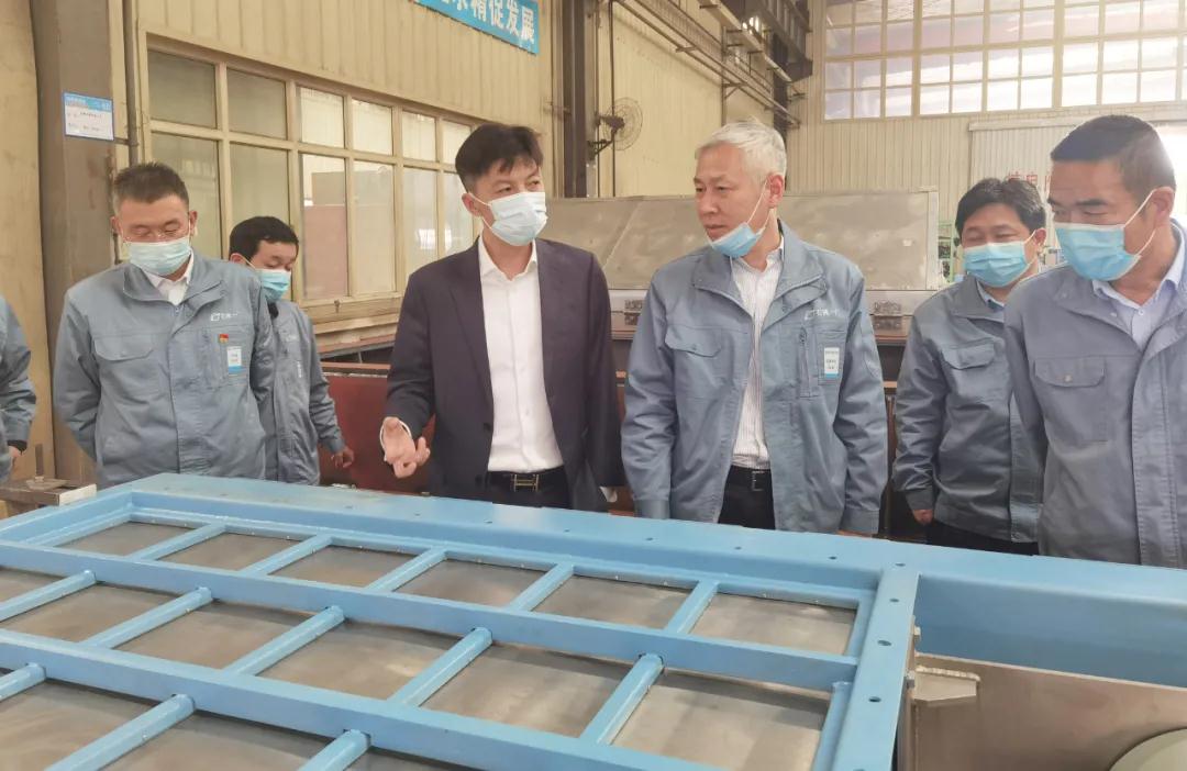 先楚集團董事長到先楚石閥實地調研項目生產情況