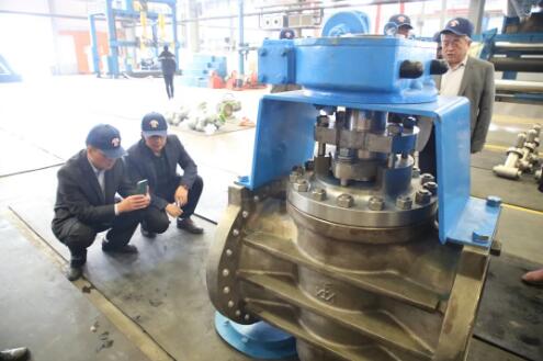 西安泵閥總廠“NPS20 大口徑雙壓板旋塞閥”順利通過新產品鑒定