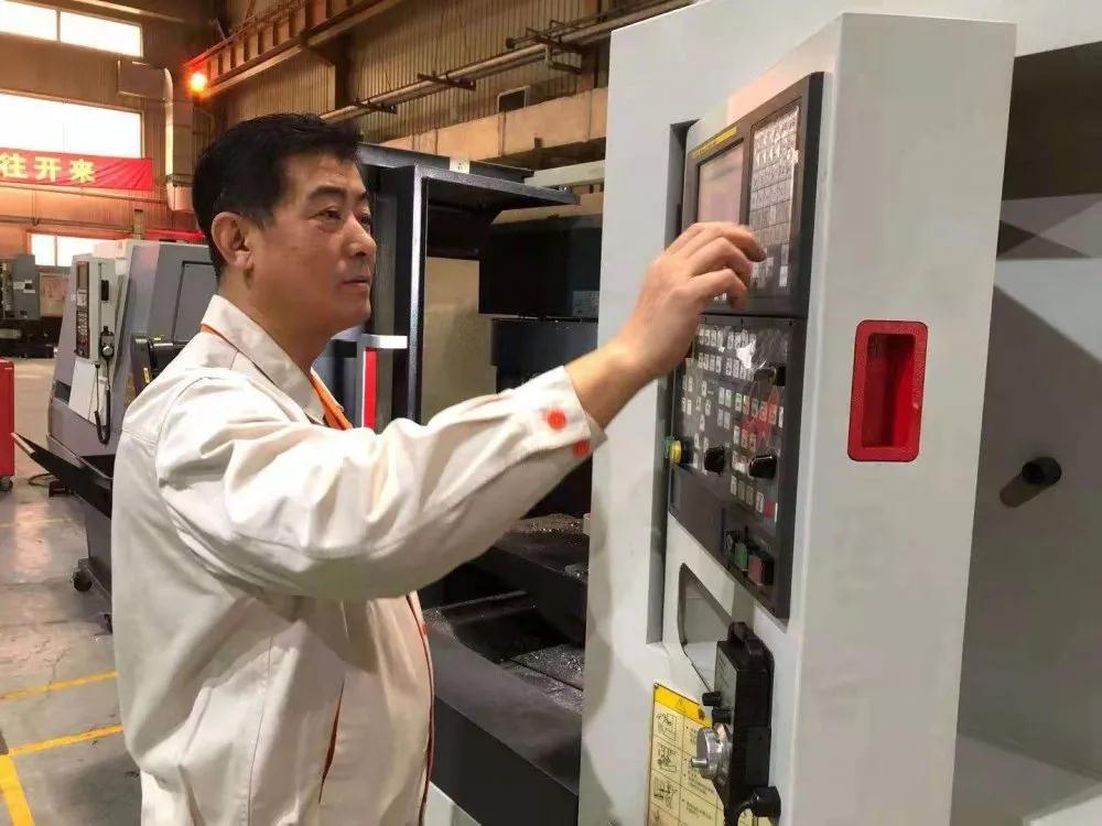 沈阳机床:锦旗在一线飘扬 优质服务屡获赞 沈阳机床:锦旗在一线飘扬 优质服务屡获赞