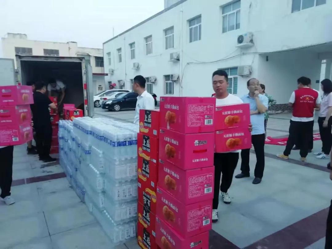 遠大閥門向抗洪一線捐贈防汛物資