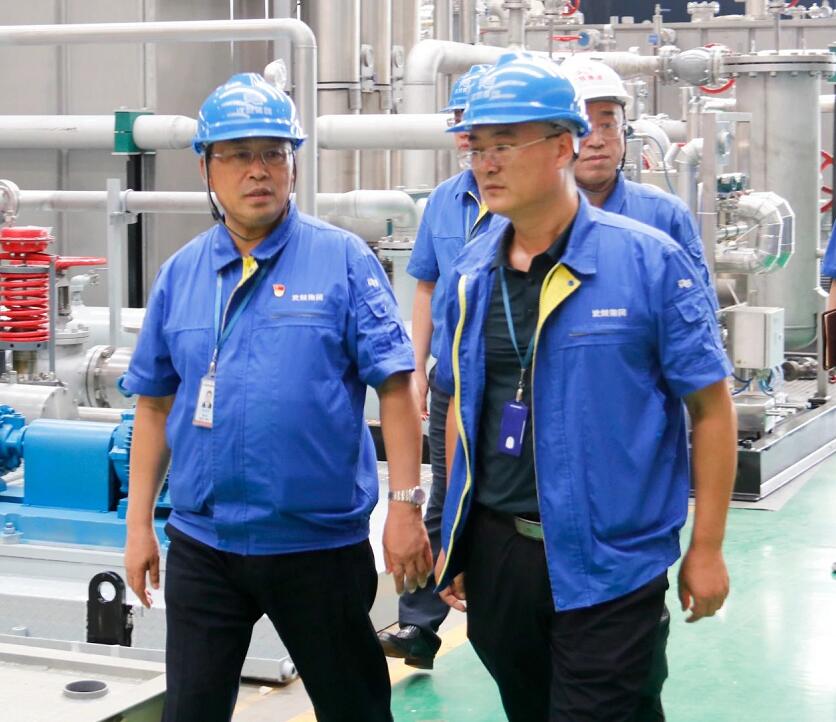 戴繼雙在容器公司調(diào)研。