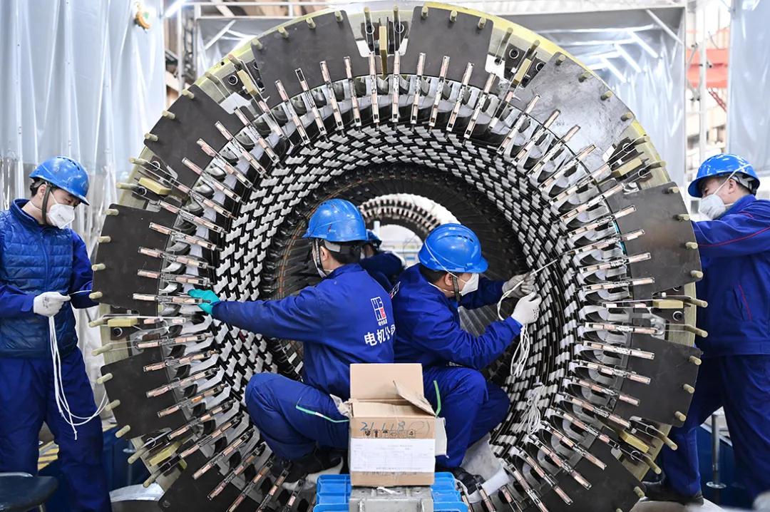 哈電集團研制的青海新能源分布式調相機投運