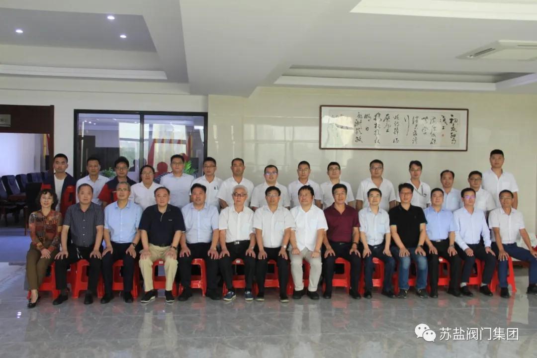 参会人员合影 参会人员合影