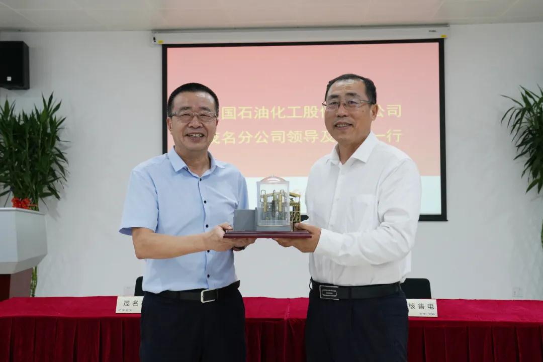 ▲蘇圣兵（左）與尹兆林（右）共同見證合作協議簽署