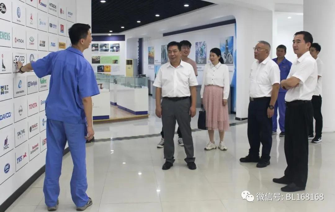 湖北省经信厅副厅长江斌深入黄石人本轴承调研 湖北省经信厅副厅长江斌深入黄石人本轴承调研
