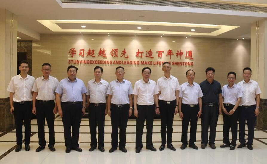 江苏省人大常委会副主任、省工商联主席许仲梓一行来神通阀门调研 江苏省人大常委会副主任、省工商联主席许仲梓一行来神通阀门调研
