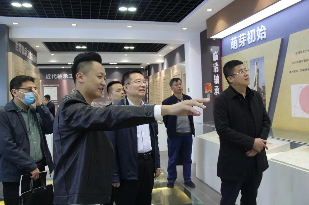 聊城市副主任王永民一行到访临清市轴承商会开展调研工作 聊城市副主任王永民一行到访临清市轴承商会开展调研工作
