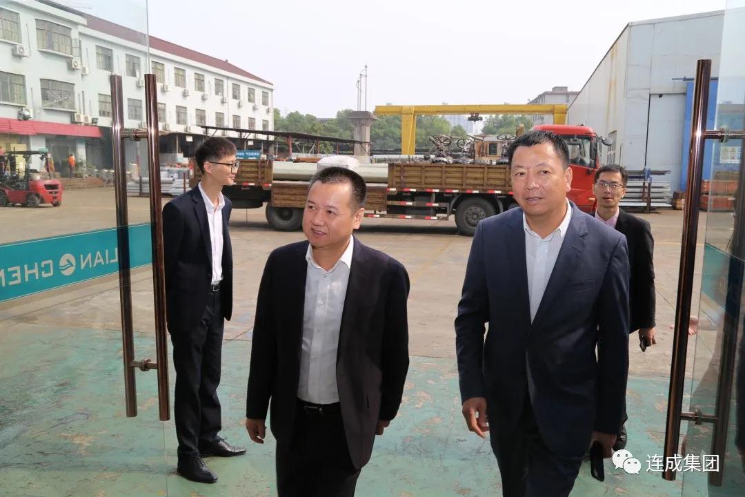 考察團(tuán)參觀上海連成集團(tuán)工業(yè)園