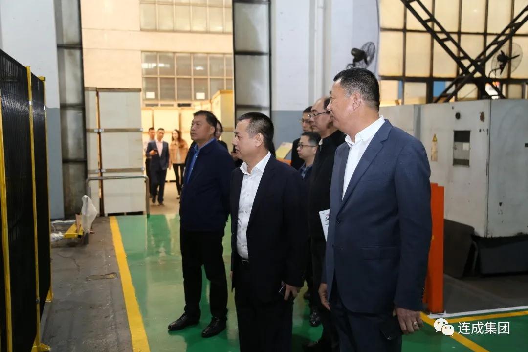 考察團(tuán)參觀上海連成集團(tuán)工業(yè)園