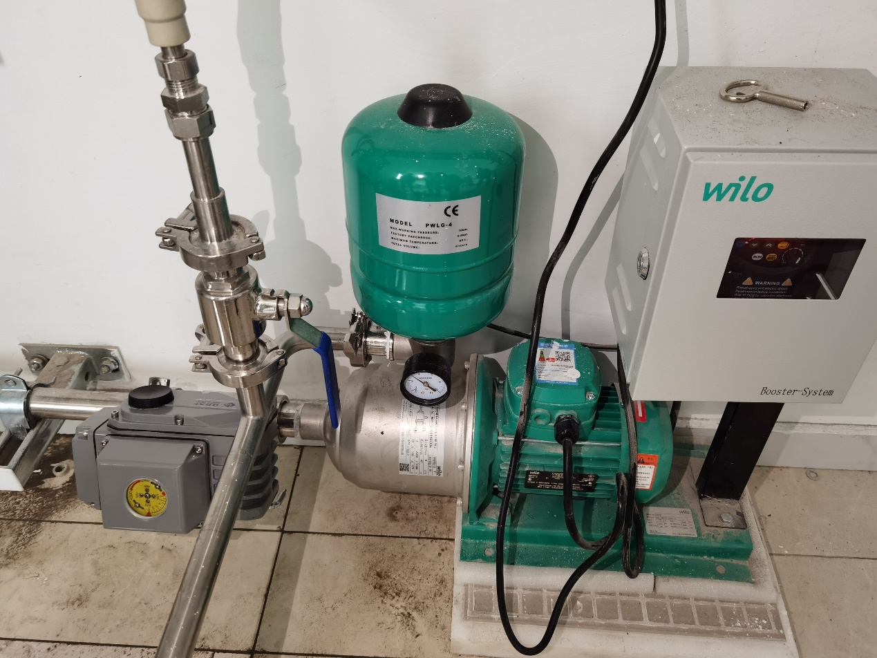 图中所示：GRAT卫生级电动球阀搭配德国WILO威乐水泵组合使用。