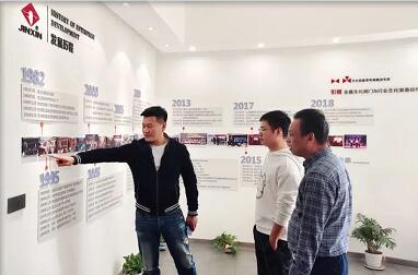 溫州市軟件行業(yè)協(xié)會(huì)會(huì)長(zhǎng)林偉文一行來(lái)溫州金鑫生化閥門考察交流