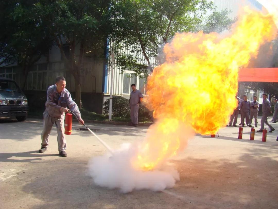 重庆水泵公司设备管理部开展消防培训