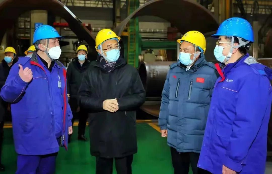 12月17日下午，许勤在哈电集团锅炉公司调研。