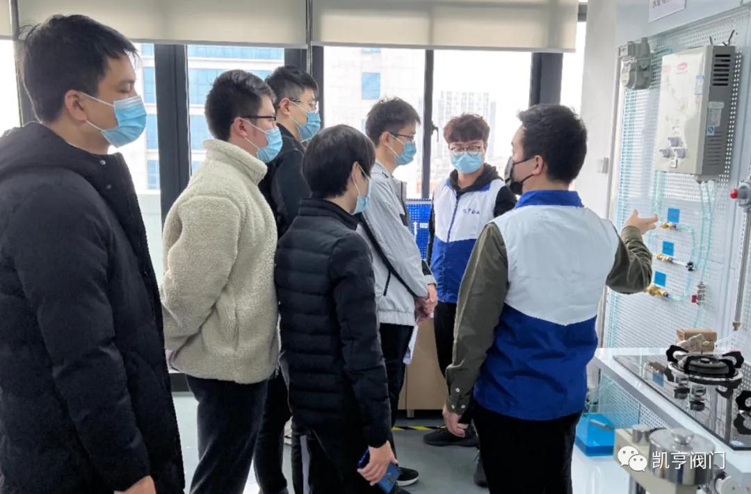 昆侖能源公司領(lǐng)導蒞臨凱亨閥門考察與指導工作