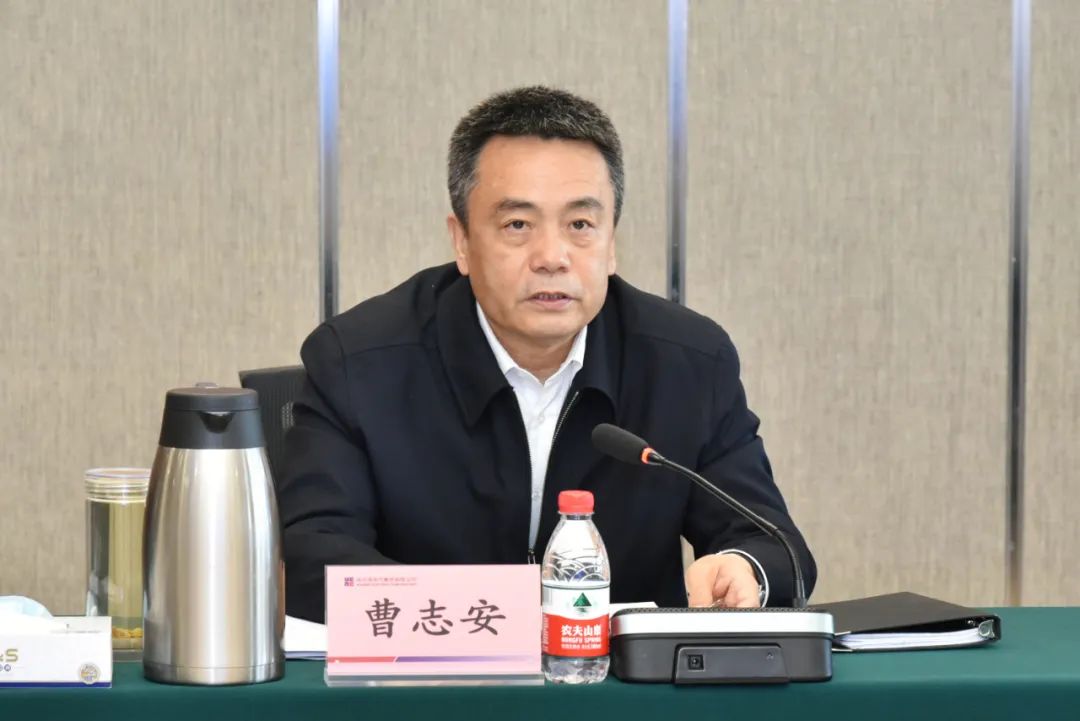 哈电集团董事长、党委书记曹志安主持会议并讲话 哈电集团董事长、党委书记曹志安主持会议并讲话