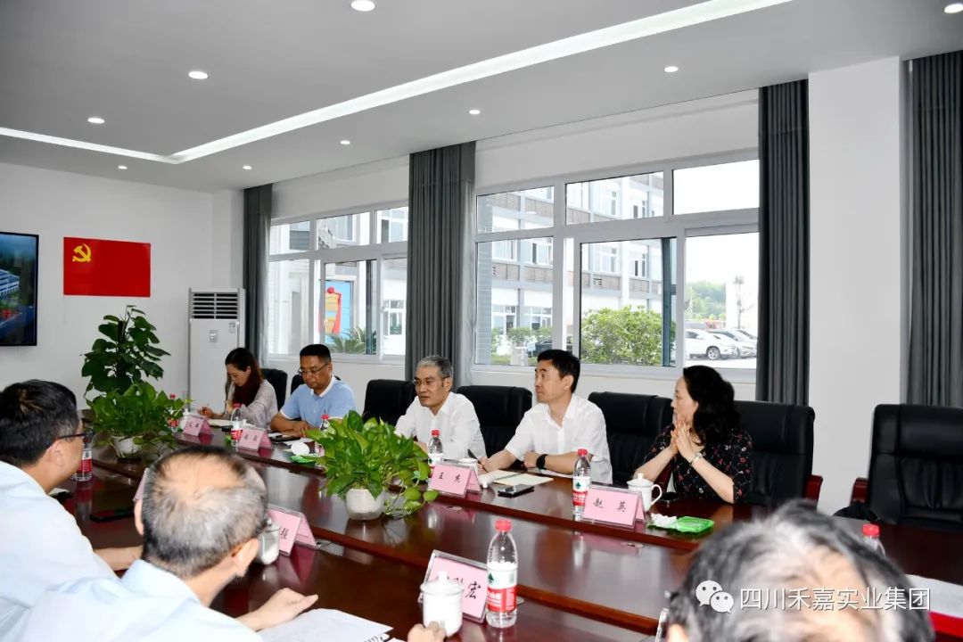 王杰院长与飞球公司与会人员深入交流 王杰院长与飞球公司与会人员深入交流