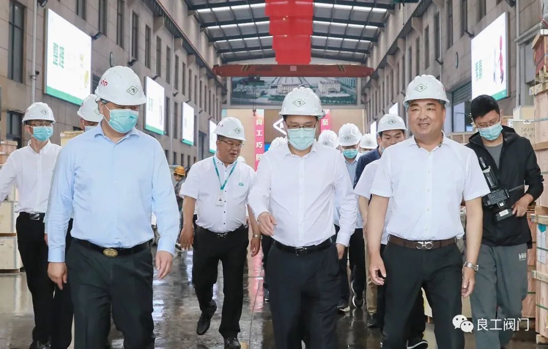 溫州市政協(xié)主席陳作榮一行蒞臨良工閥門走訪調(diào)研