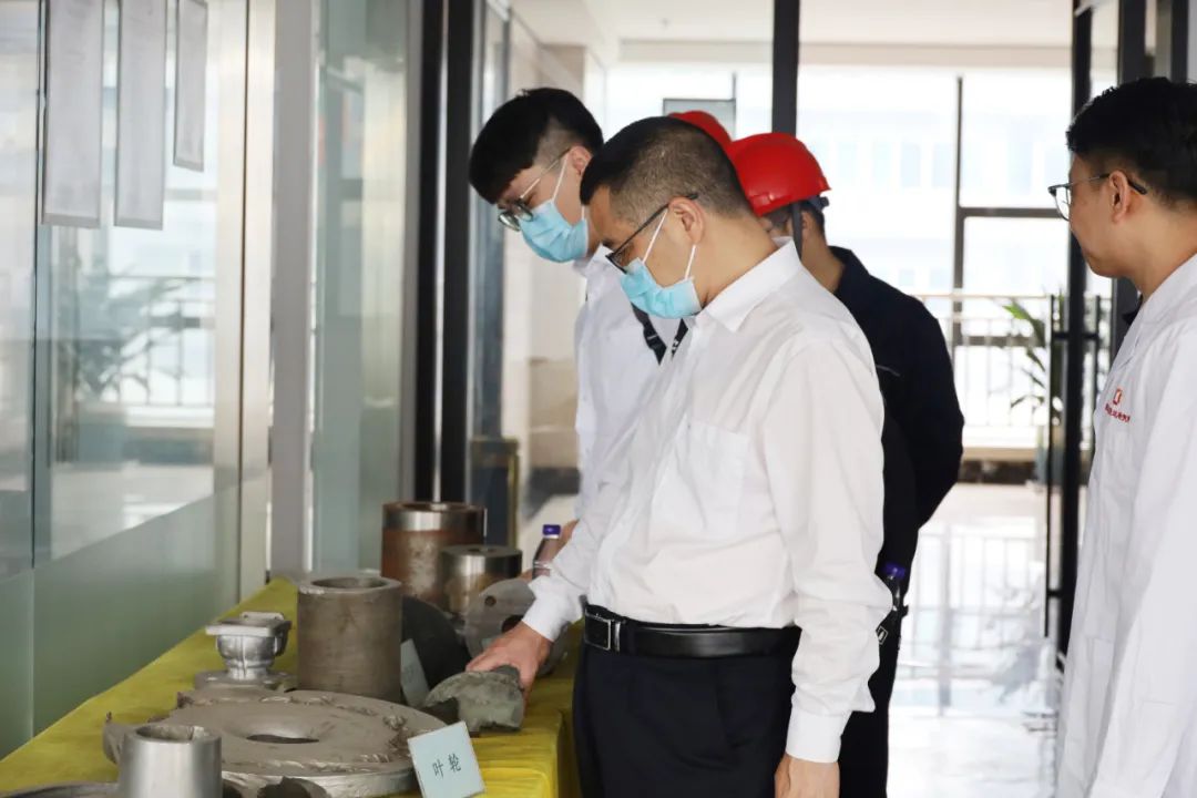 参观企业研究院(1) 参观企业研究院(1)