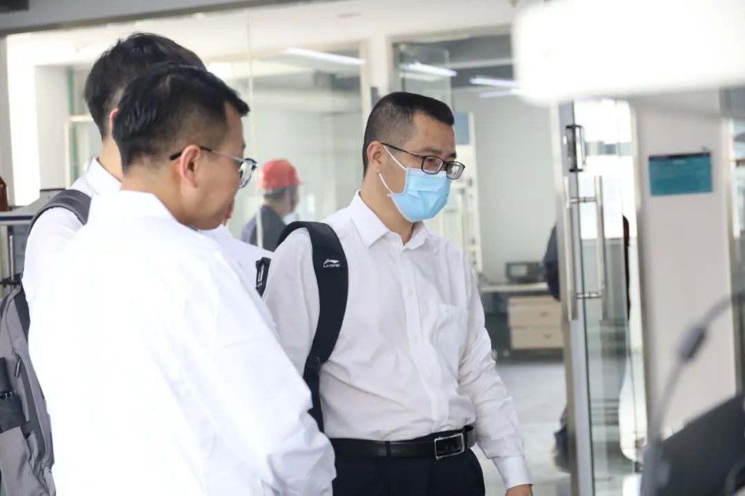 参观企业研究院(2) 参观企业研究院(2)