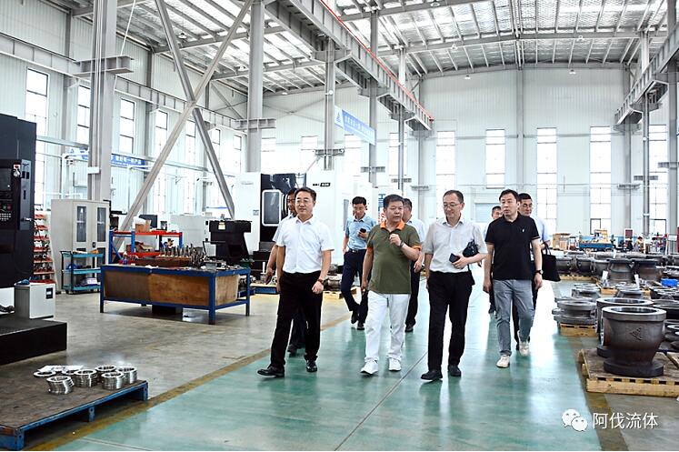 青岛市工信局党组成员、副局长姜海天带队到阿伐流体考察调研 青岛市工信局党组成员、副局长姜海天带队到阿伐流体考察调研