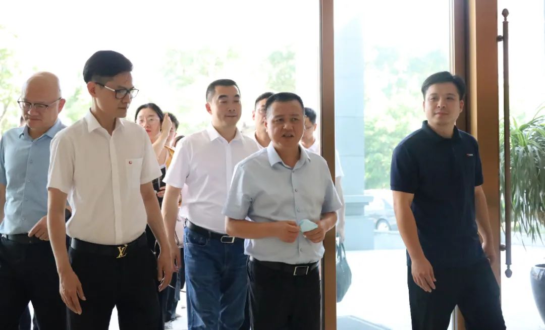 永嘉縣縣長吳呈錢蒞臨宣達實業(yè)集團指導調(diào)研