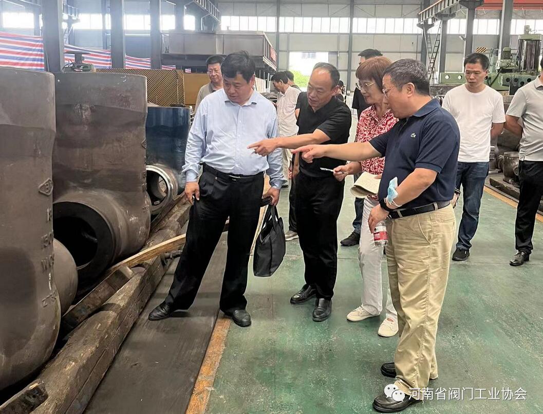 参观瑞科公司生产车间