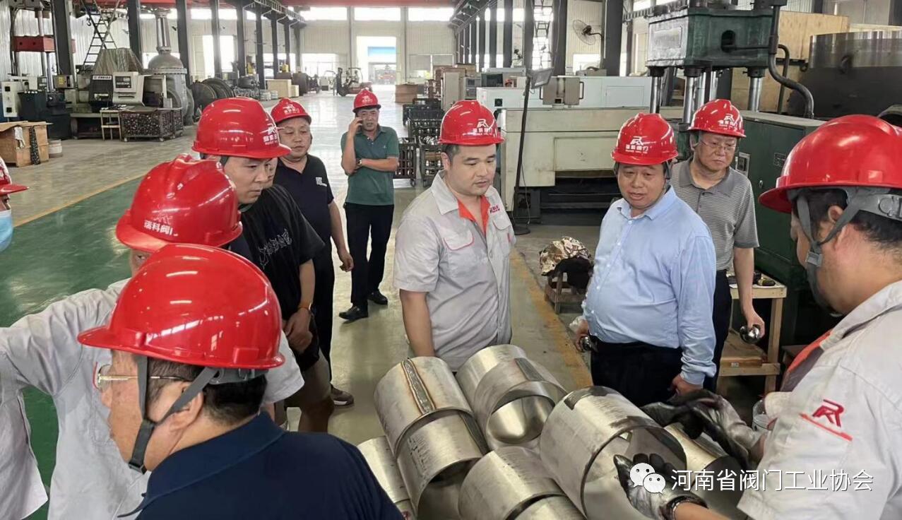 参观开阀公司生产车间