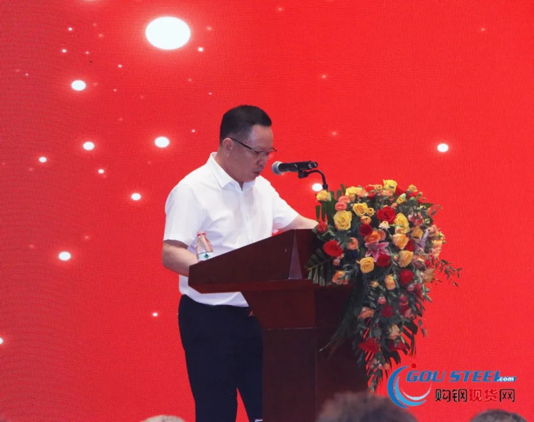 (圖為楊連成會長作第五屆理事會工作報告)