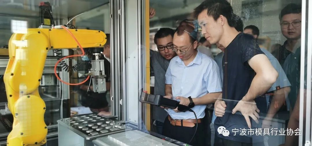 宁波市模具行业协会成功举办数控机床自动化改造专题培训班 宁波市模具行业协会成功举办数控机床自动化改造专题培训班