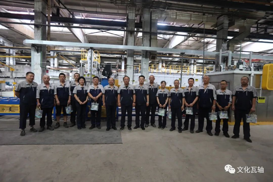瓦轴集团深入一线慰问高温作业岗位员工 瓦轴集团深入一线慰问高温作业岗位员工