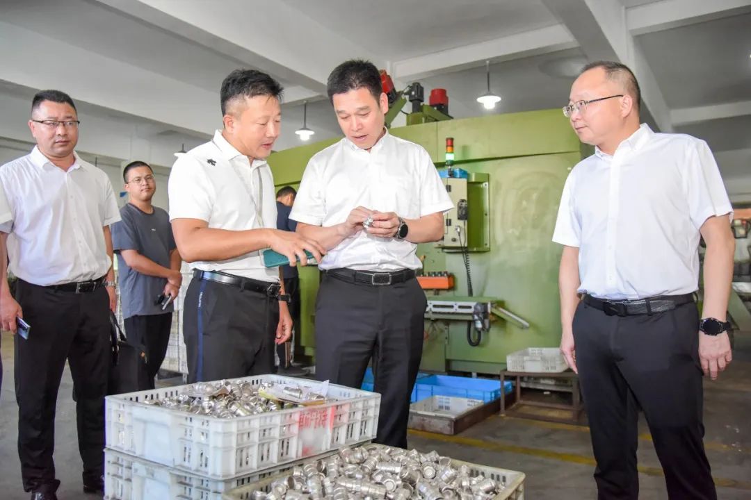 玉環(huán)市委副書記、市長杜年勝深入走訪龍溪鎮(zhèn)部分閥門企業(yè)