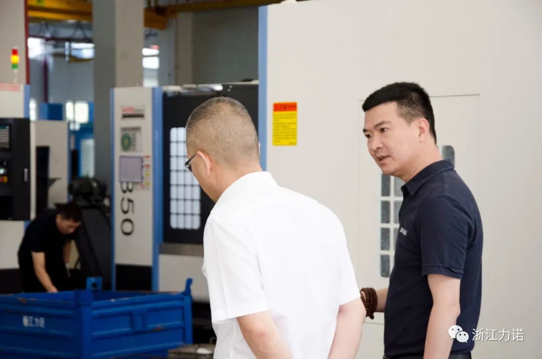 溫州市經(jīng)信局副局長丁加力一行蒞臨浙江力諾調(diào)研