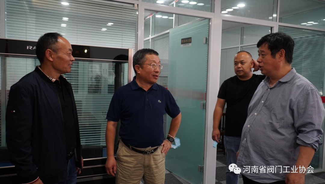 会后,参观协会办公场所 会后,参观协会办公场所