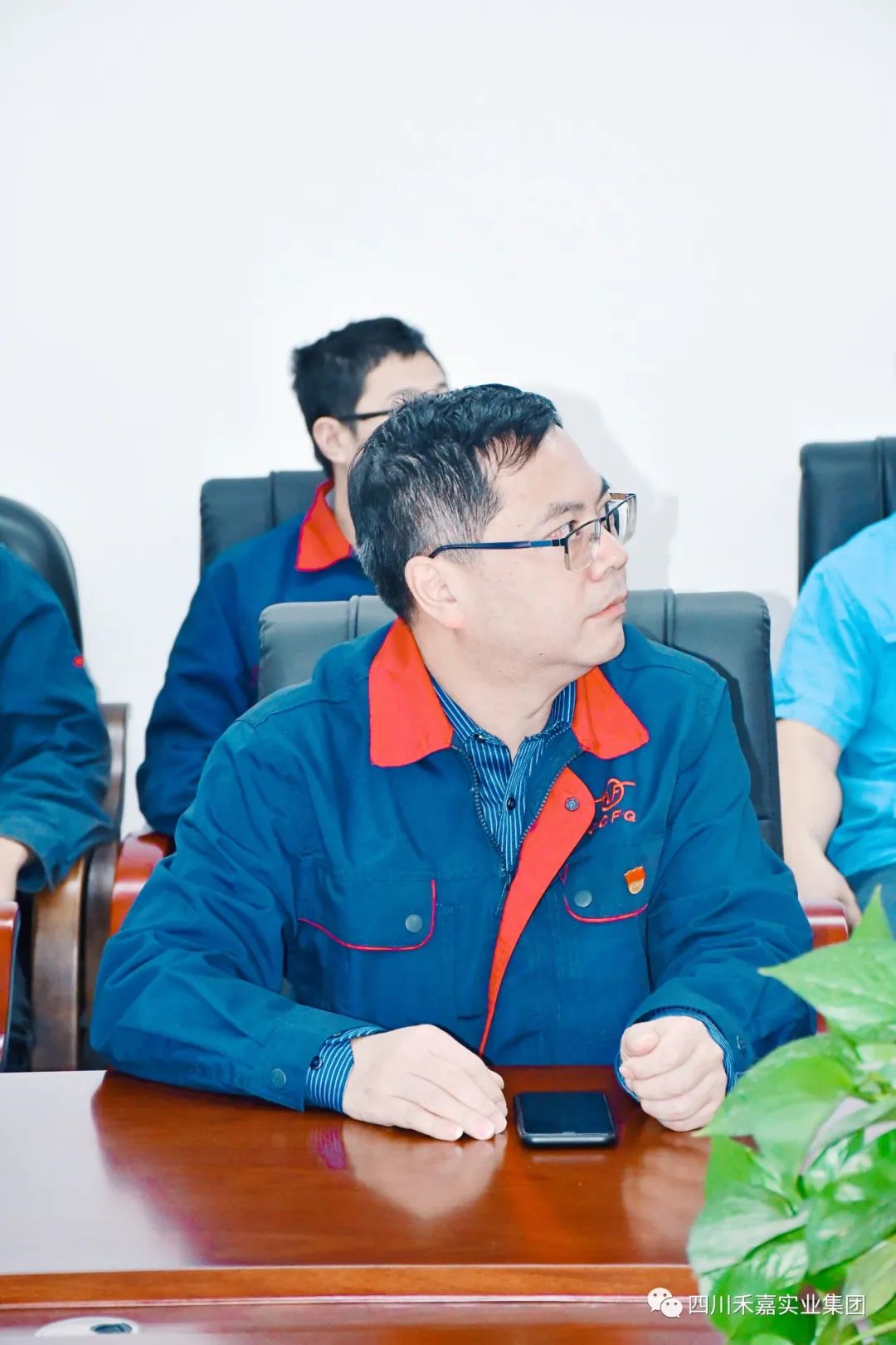 曹国强副总经理认真观看二十大开幕会 曹国强副总经理认真观看二十大开幕会