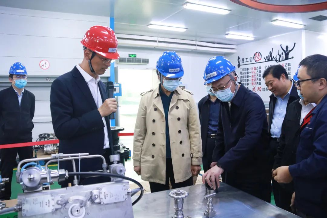 南通市人大常委会常务副主任、党组副书记庄中秋一行莅临神通阀门考察指导 南通市人大常委会常务副主任、党组副书记庄中秋一行莅临神通阀门考察指导