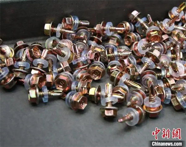 图为永年工业园区一家紧固件企业生产的紧固件产品。 图为永年工业园区一家紧固件企业生产的紧固件产品。
